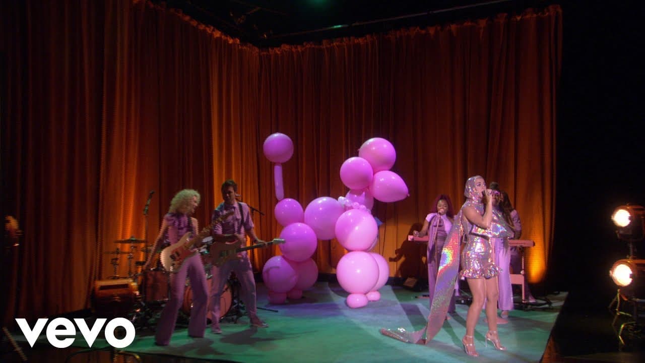 Katy Perry - Small Talk (Live On The Ellen Show)