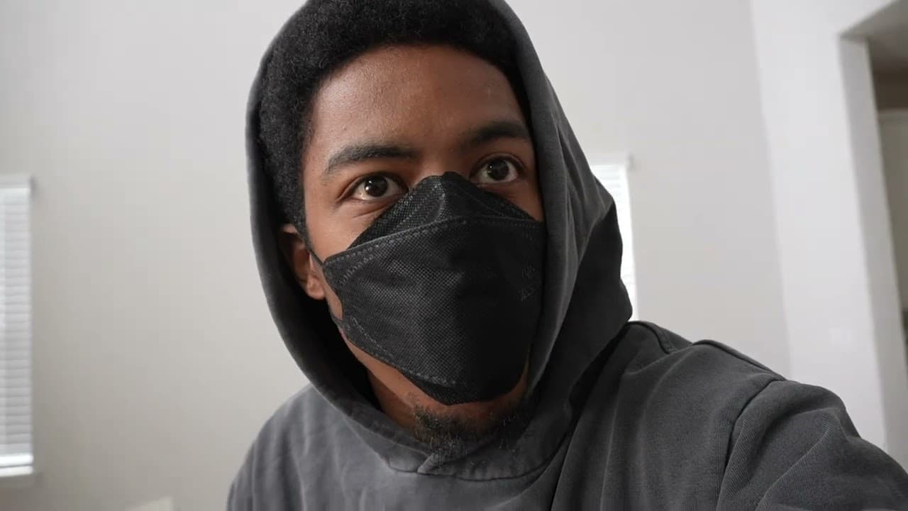 Two very different muggers