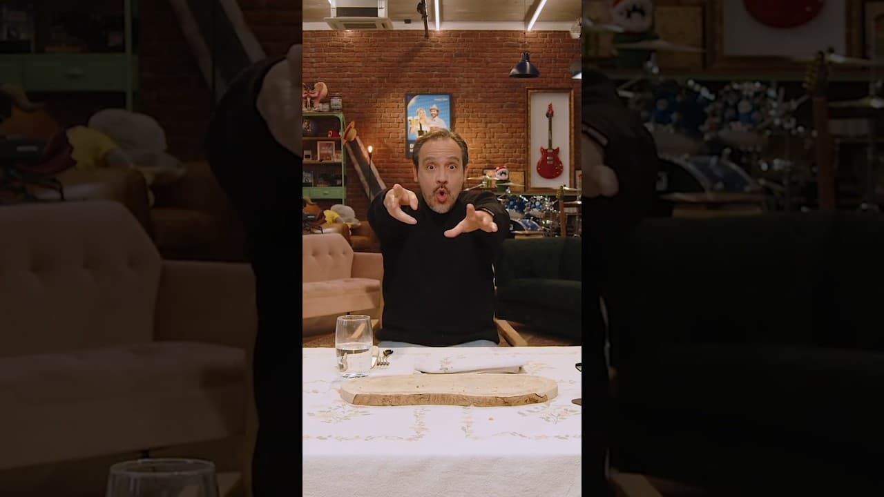 Alexandre Astier essaie de reproduire une scène culte de Ratatouille