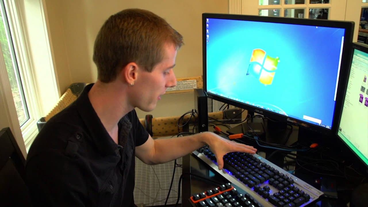 Logitech G710+ Mechanical Gaming Keyboard Unboxing & First Look Linus Tech Tips
