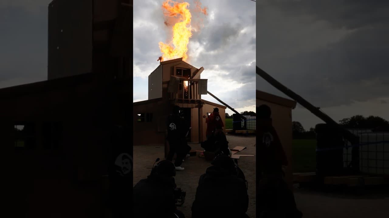 MAKING-OF 🎬 : On construit une villa en carton