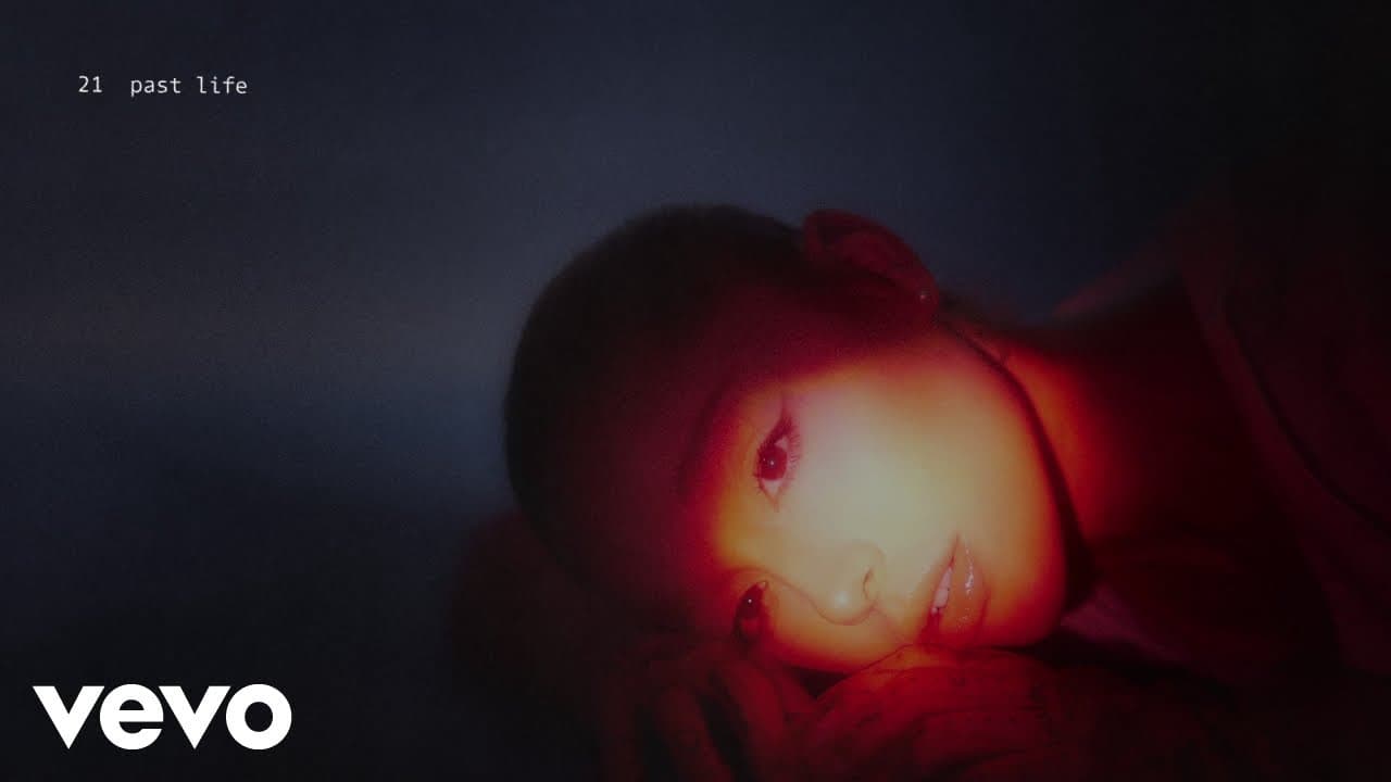 Ariana Grande - past life (lyric visualizer)